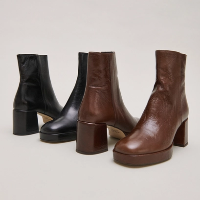 Square-toe boots in aged brown leather | vanves