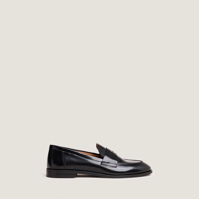 Round-toe loafers in black shiny leather | thelma