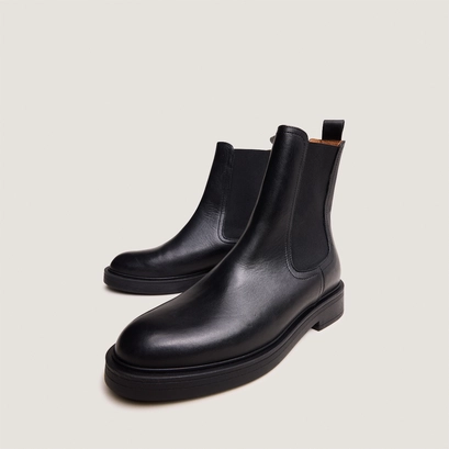 Round-toe lowboots in black leather | agen