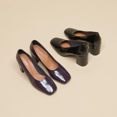 Pointed-toe pumps in shiny black leather | delaware