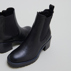 Lowboots with elastic bands black