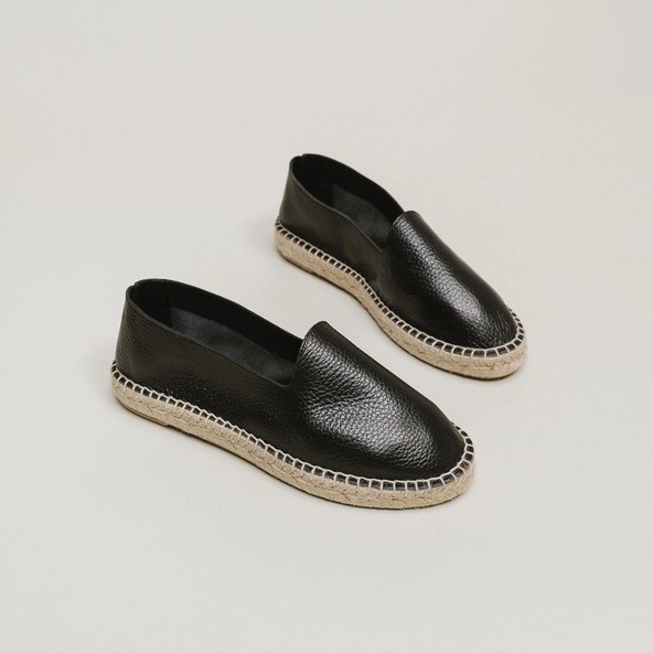 Wedges in black grained leather | MAX