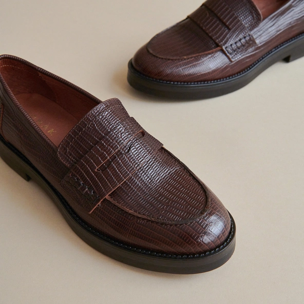 Round-toed loafers in brown reptile leather | MIRNA