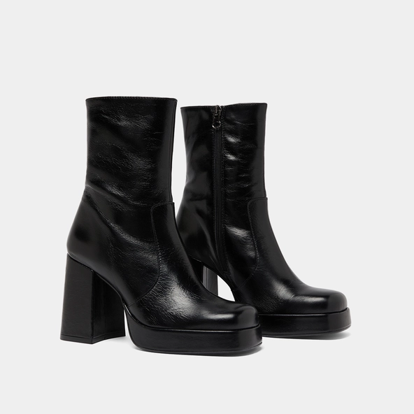 Boots with heels and square toes in black aged leather | BEN