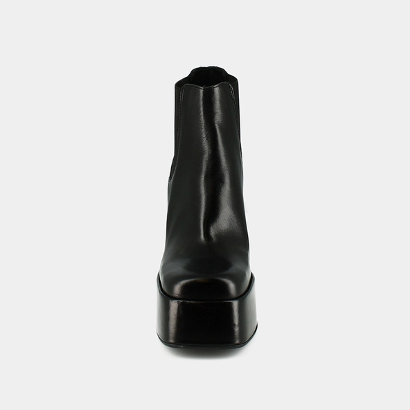 Platform boots with square toe in black leather | BOB