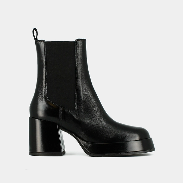 Platform boots with square toes in black aged leather | BRADLEY