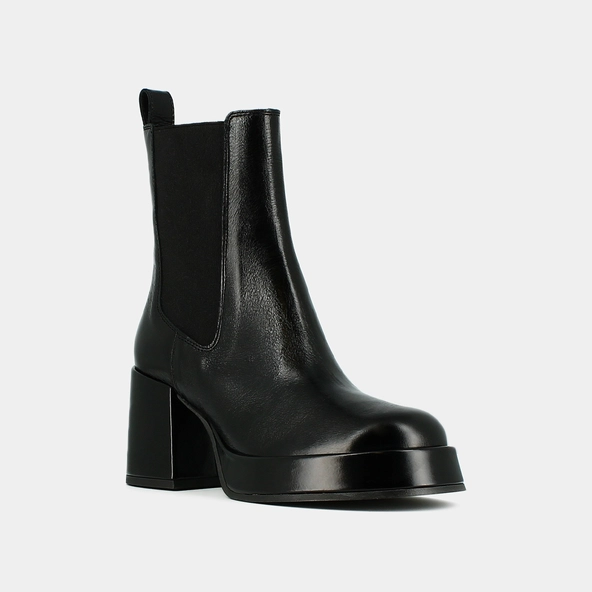 Platform boots with square toes in black aged leather | BRADLEY