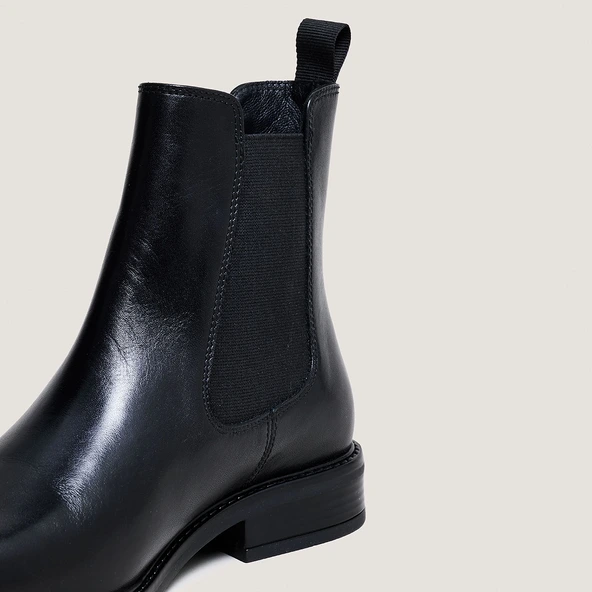 Round-toe boots in black leather | AUDRY
