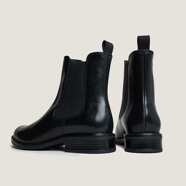 Round-toe boots in black leather | AUDRY