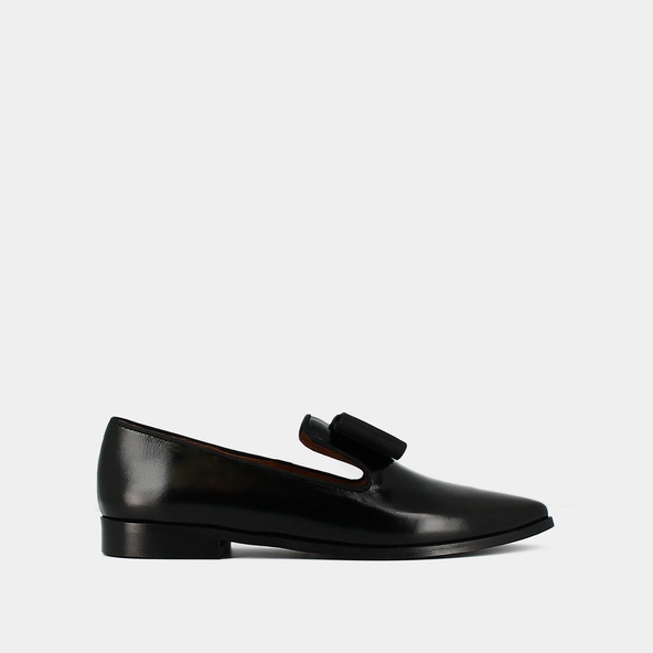 Loafers with bows and pointed toes in black leather | ANGLET