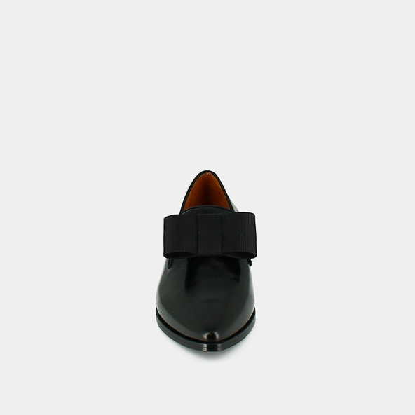 Loafers with bows and pointed toes in black leather | ANGLET