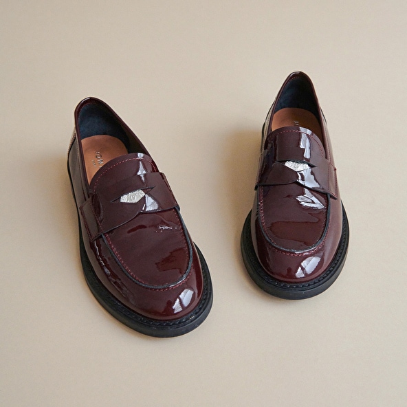 Round-toe loafers with silver detailing in burgundy patent leather | Jonak