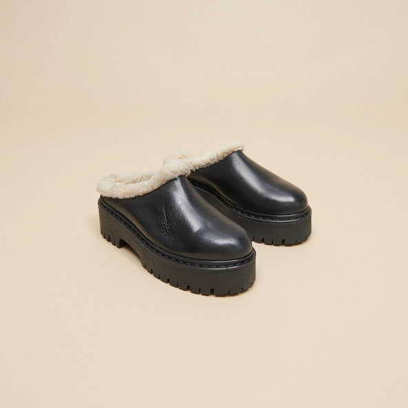 Round-toed mules with notched soles in black leather | RAYA
