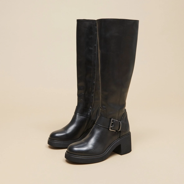 Boots with thick soles and side buckles in black leather | RODEZ