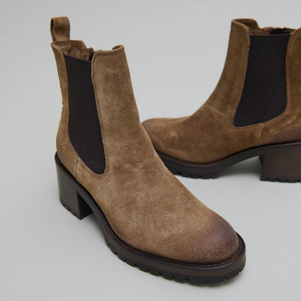 Lowboots with elastic bands in taupe suede | CECILE