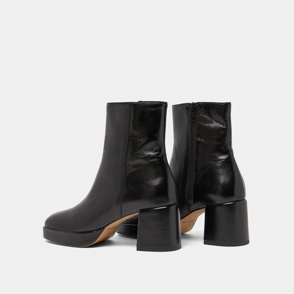 Square-toe boots in black aged leather | VANVES