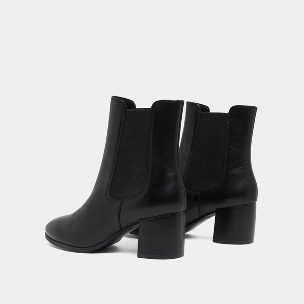 Boots with heels and elastic in black leather | ALDERIC
