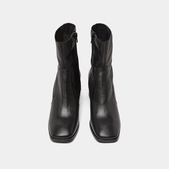 Oval-toe boots in black leather | ARGENTAT