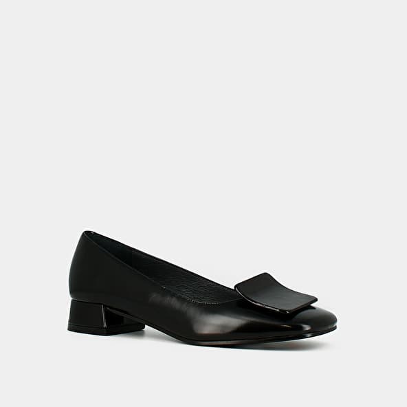 Ballerinas with square ends in black patent leather | Jonak