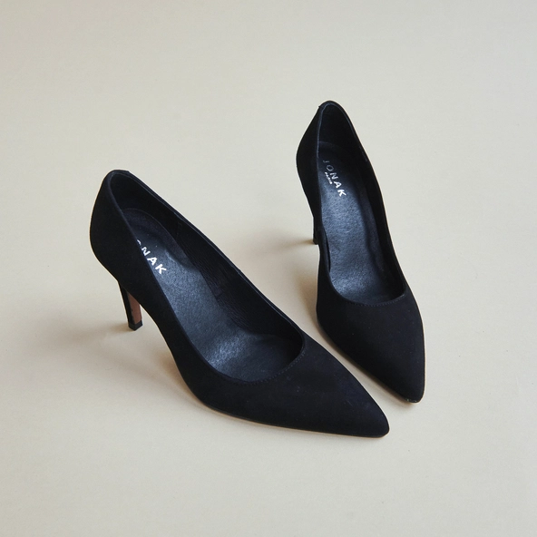 Pumps with pointed ends in black velvet | BABOR