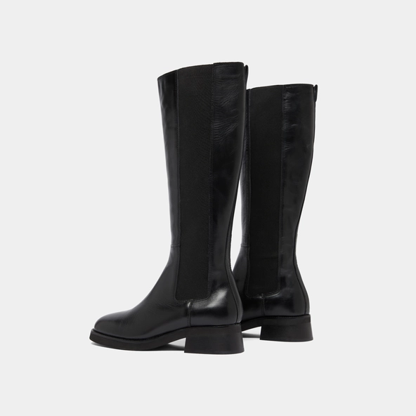 High boots in black leather | PEGGIE