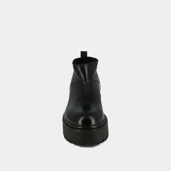 Boots with notched soles in black leather | RADIO