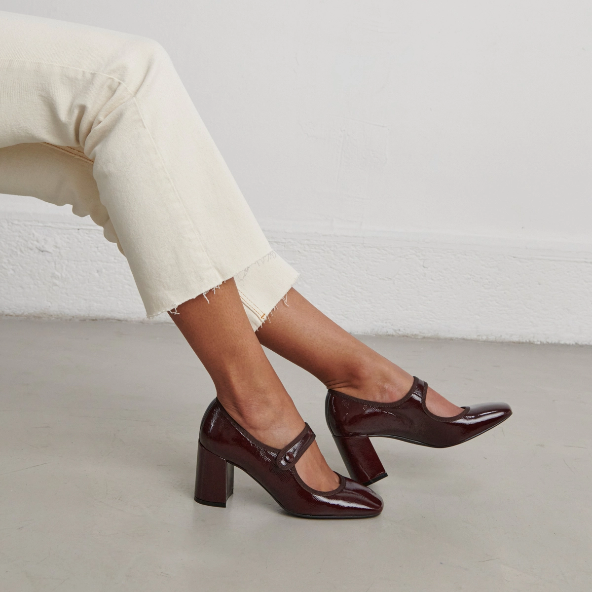 Heeled babies with big buckle straps in black pleated patent leather | DRANCY