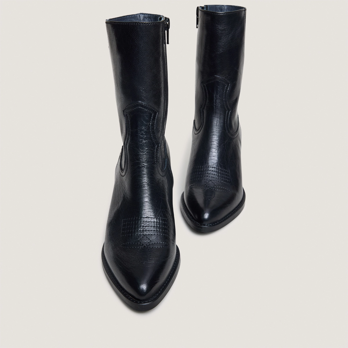 Heeled ankle boots with topstitch in black leather | DJAMENA