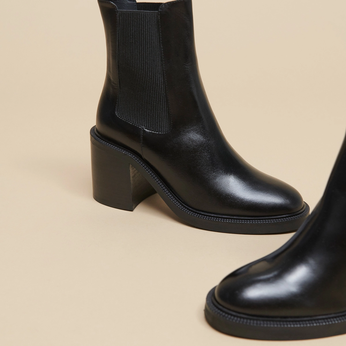 Ankle boots with heels in black leather | DOIGT