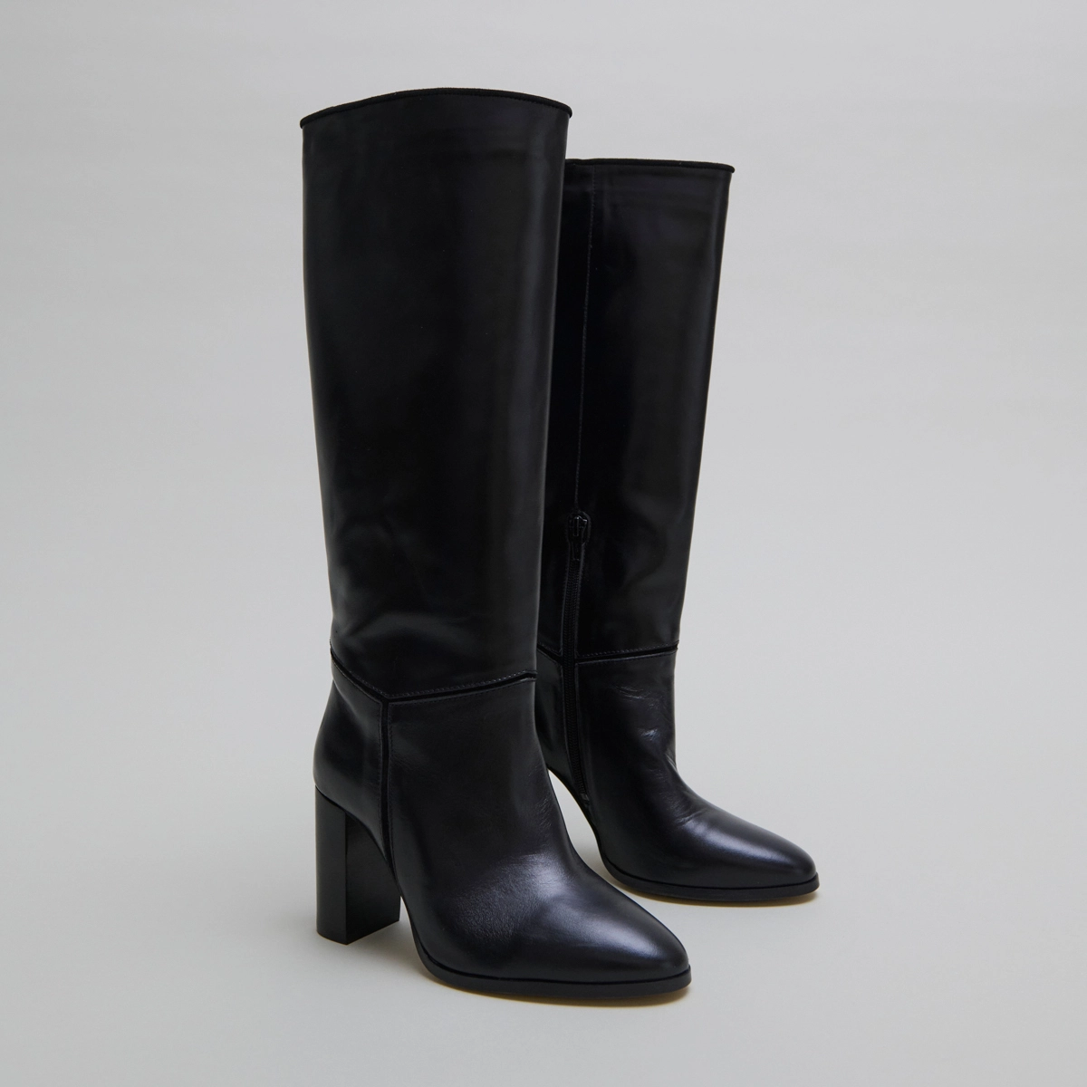Boots in black leather and black velvet | VERSAILLES