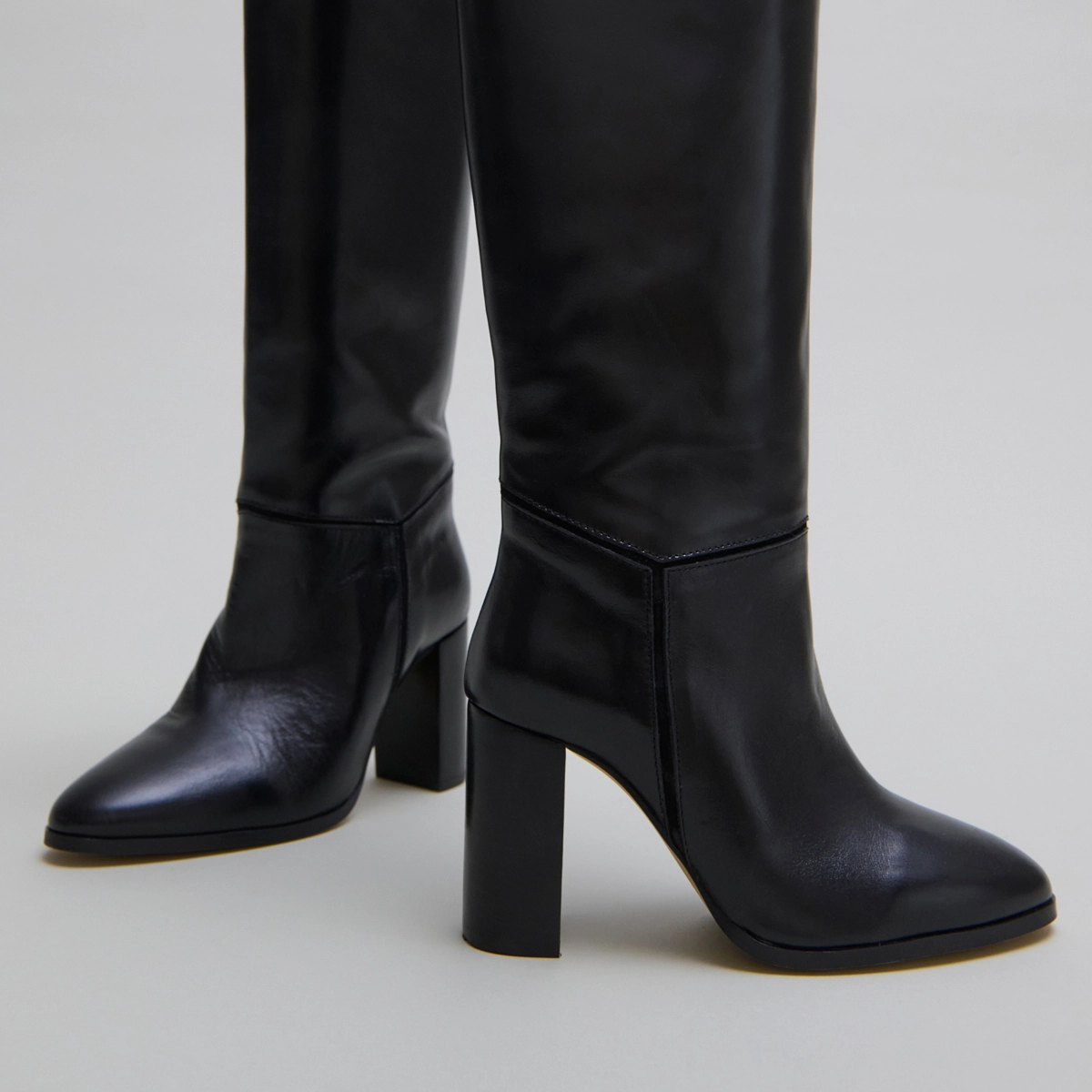 Boots in black leather and black velvet | VERSAILLES