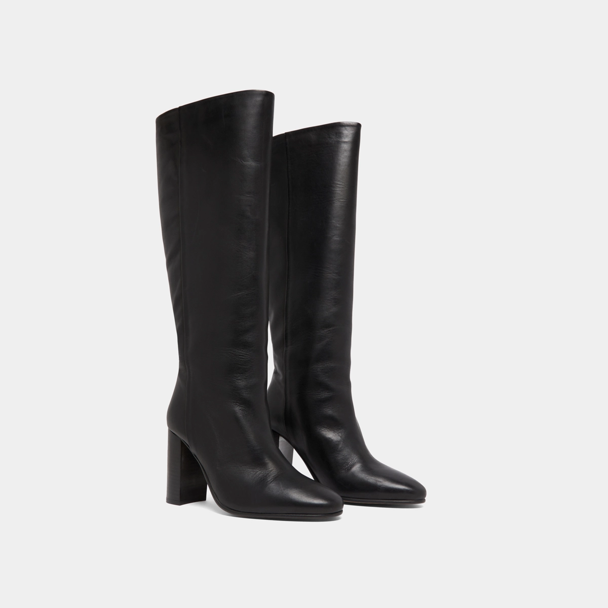 Boots with heels in black leather | VENEZUELA