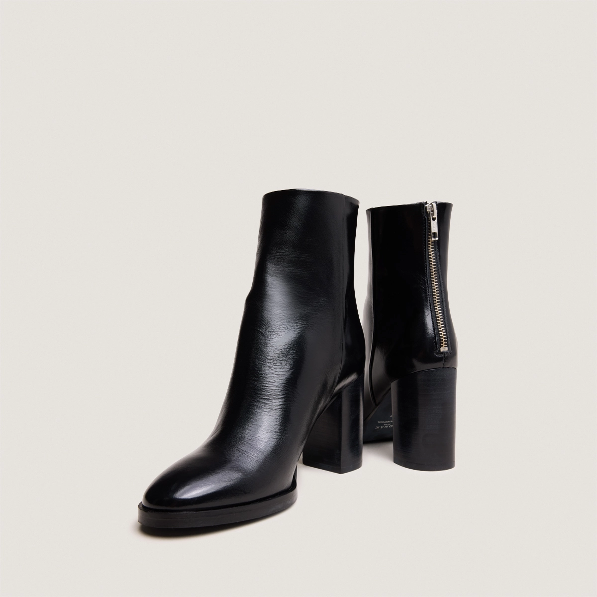 Ankle boots with heels in black leather | DEEP