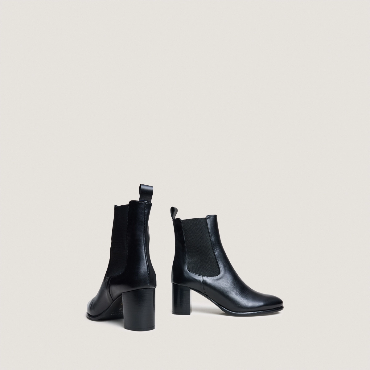 Ankle boots with heels and elastics in black leather | DEVIN