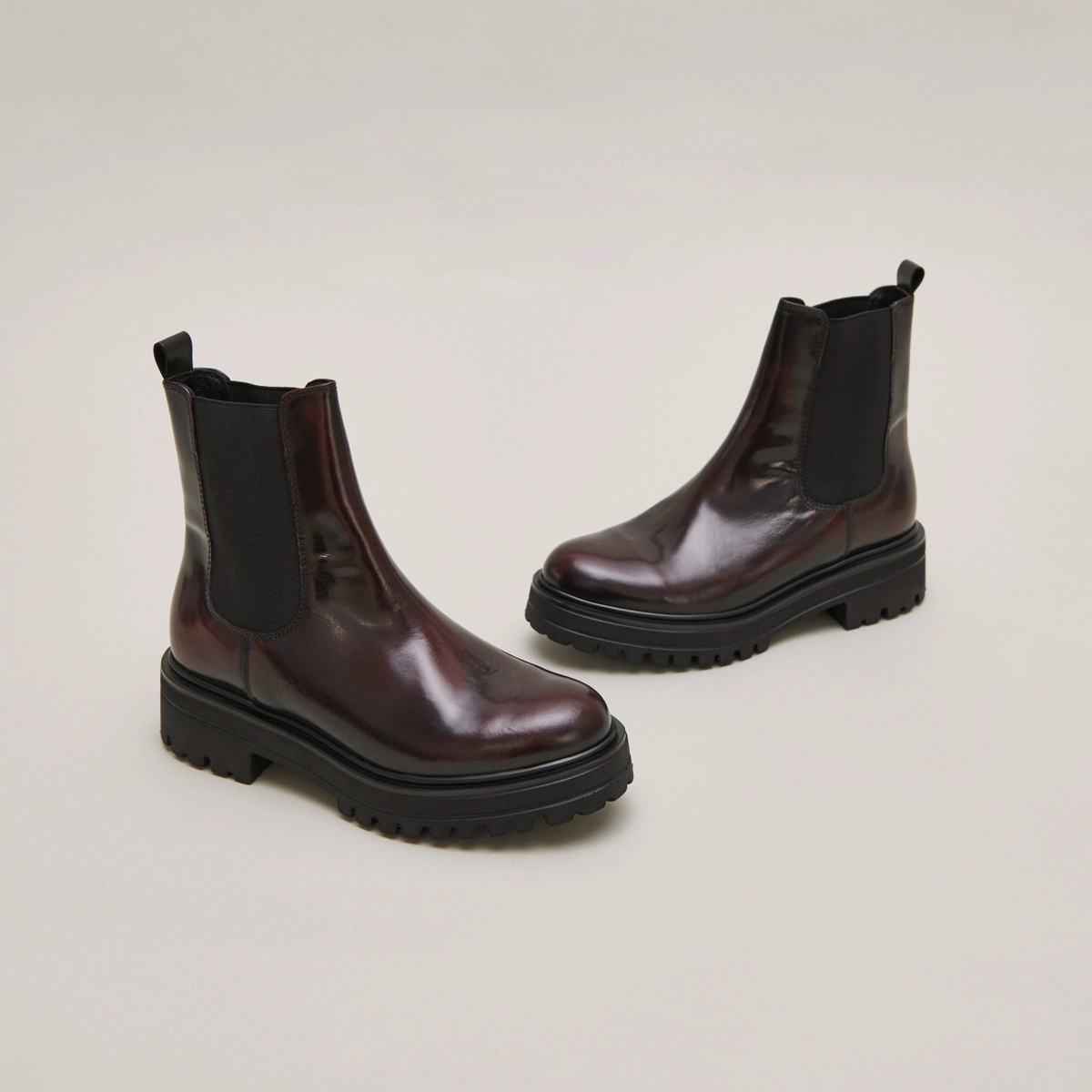 Lowboots with elastics in burgundy patinated leather | AMANDINE