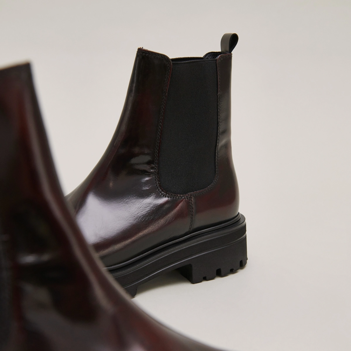 Lowboots with elastics in burgundy patinated leather | AMANDINE