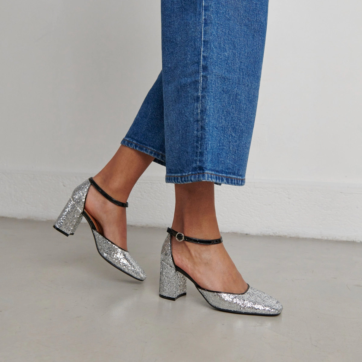 Mary Jane with straps in silver and black glitter and patent | DOUGGIE