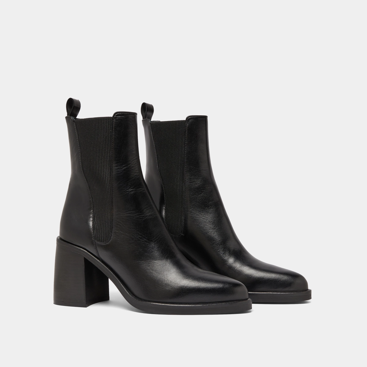 Heeled lowboots with elastics in black leather | DISCO