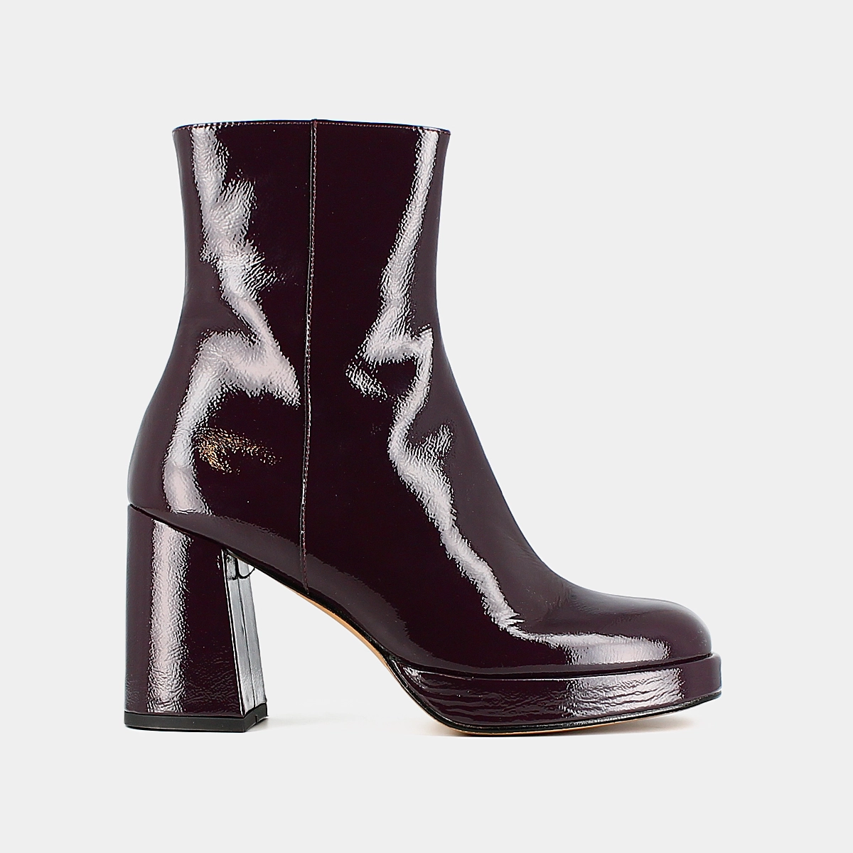 Heeled lowboots in dark purple patent | VORIS