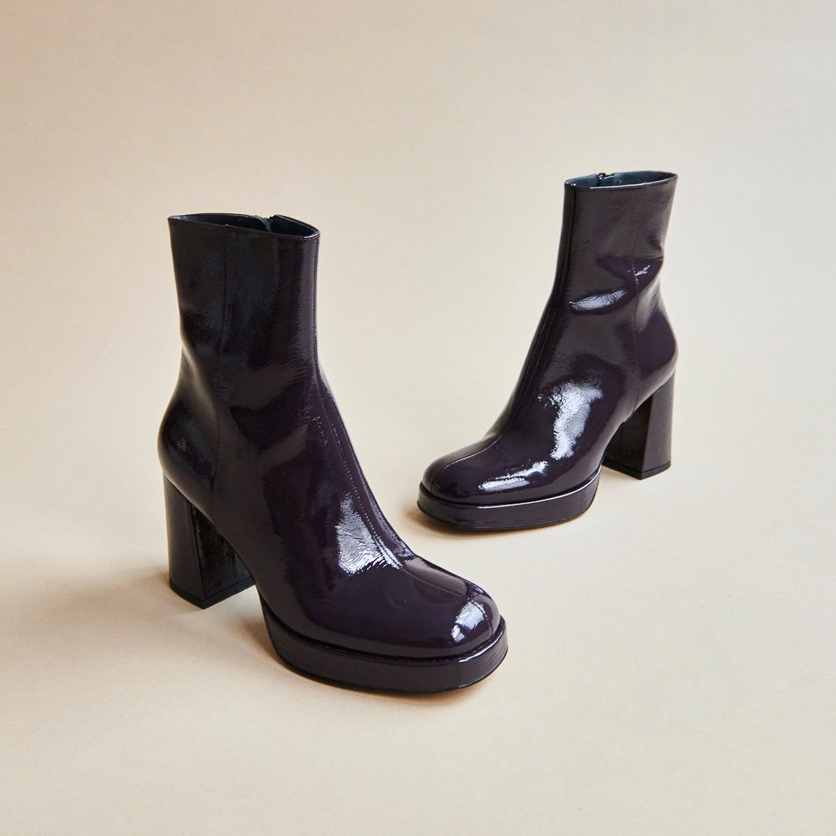 Heeled lowboots in dark purple patent | VORIS