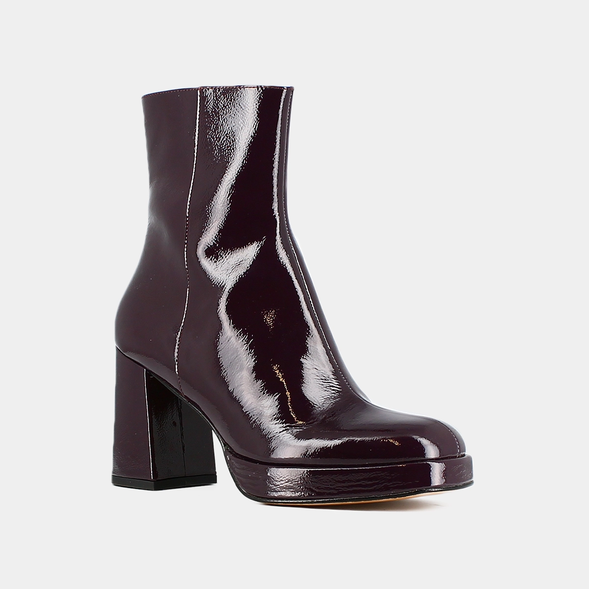Heeled lowboots in dark purple patent | VORIS