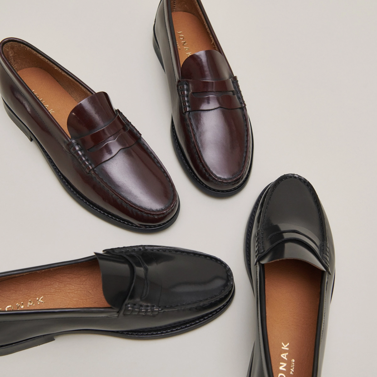 Round-toed loafers in burgundy patinated leather | ODELYA