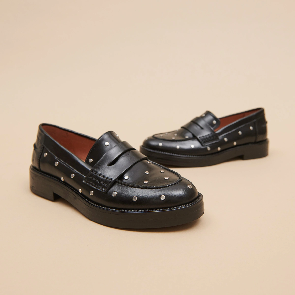Loafers with silver details in black leather | MIRNOU