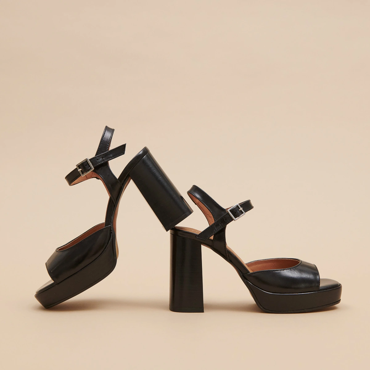 High-heeled sandals and platforms in black leather | BAMBA