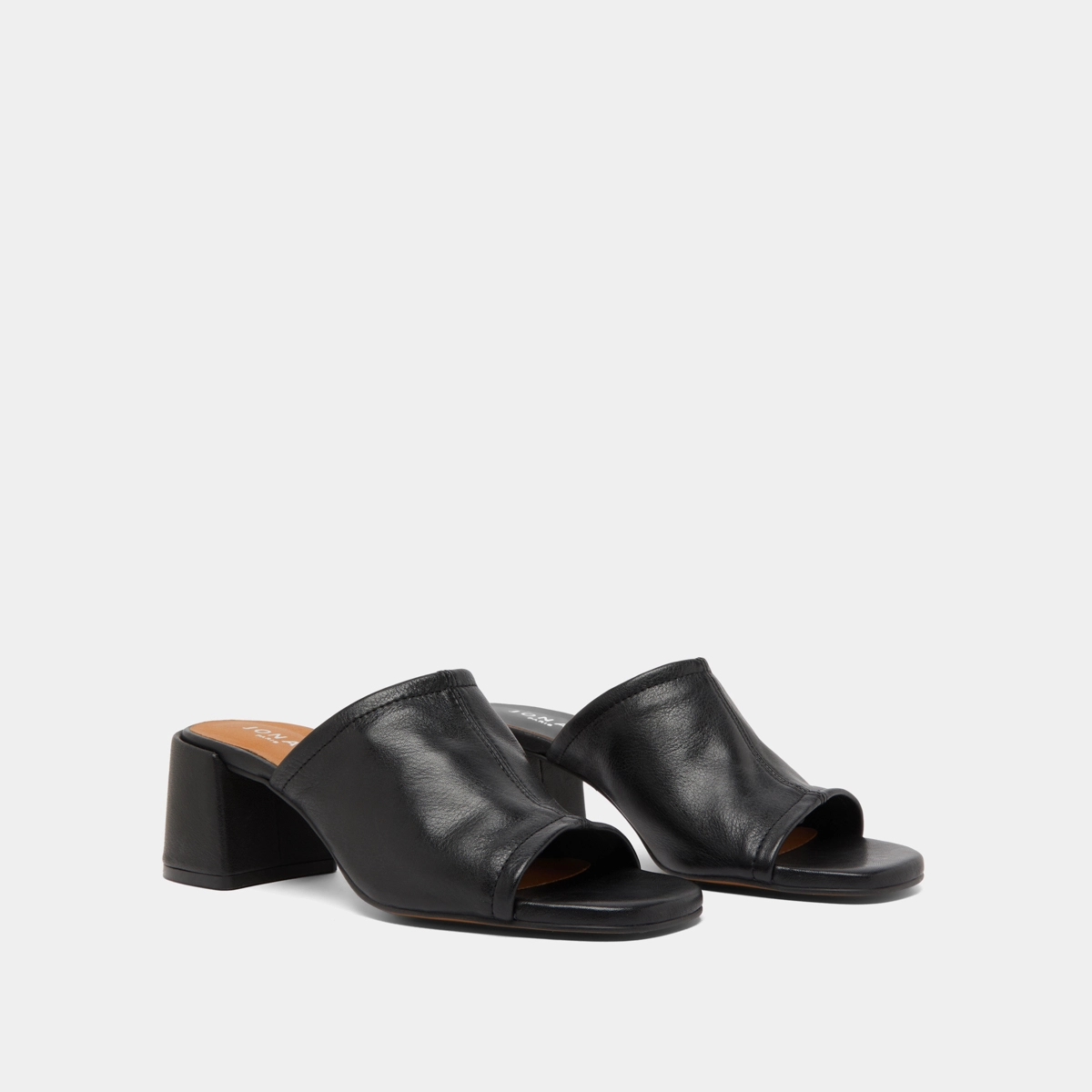 Mules with heels and open toes in black leather | BUTTERFLY