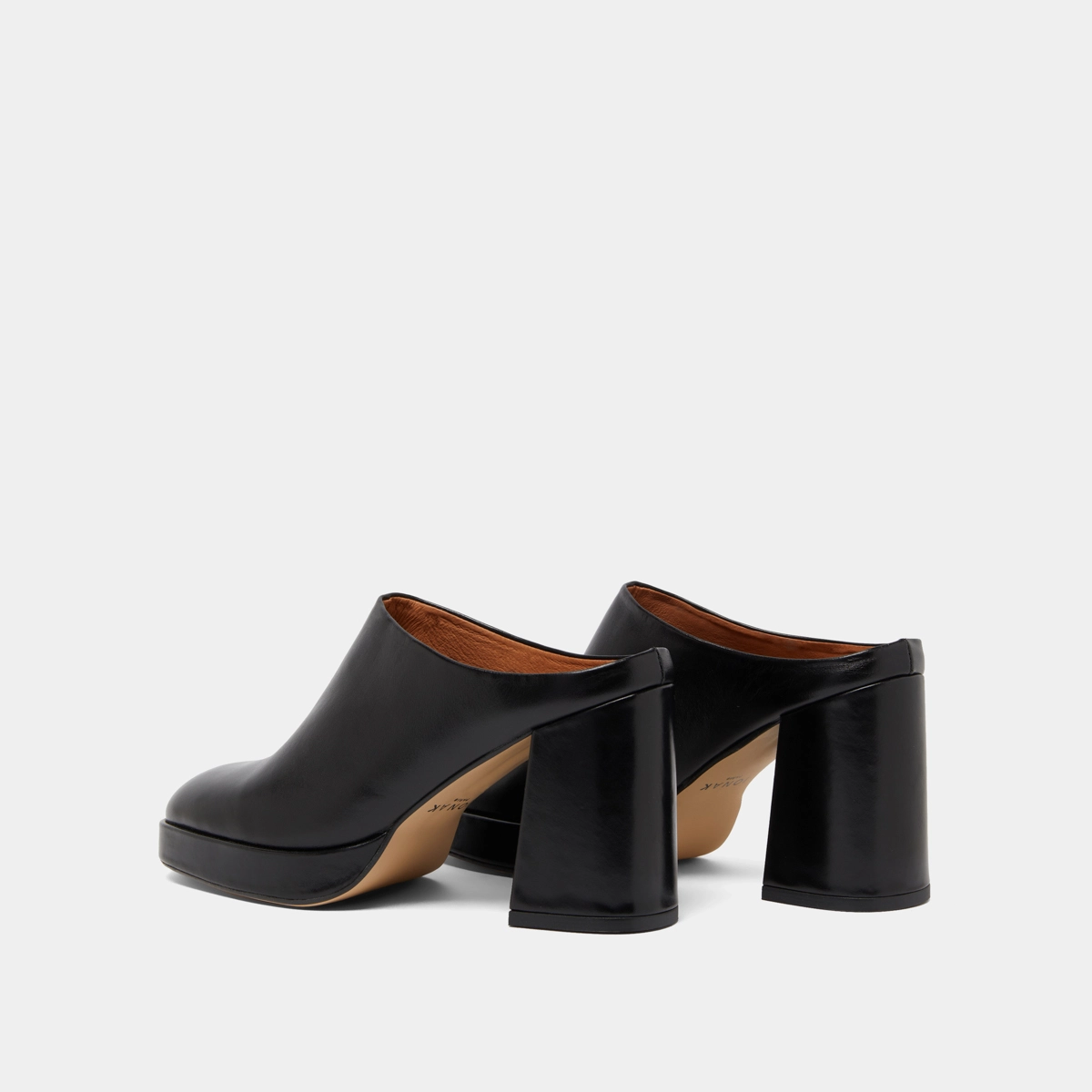 Heeled mules in black leather | VOLCAN