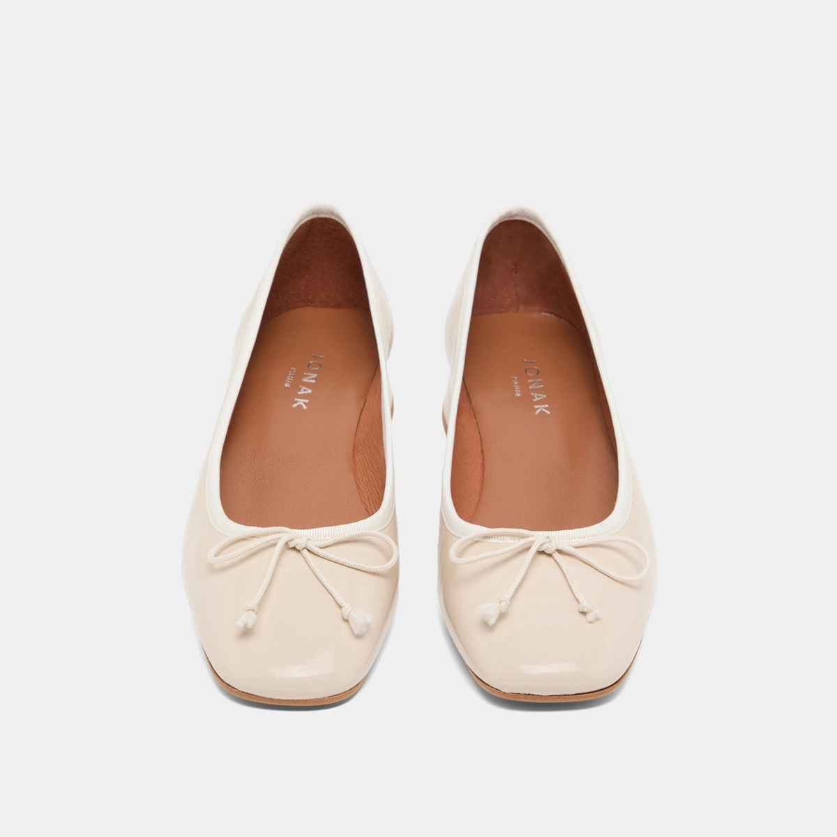 Ballet flats with low heels in ecru pleated patent | DYBIL