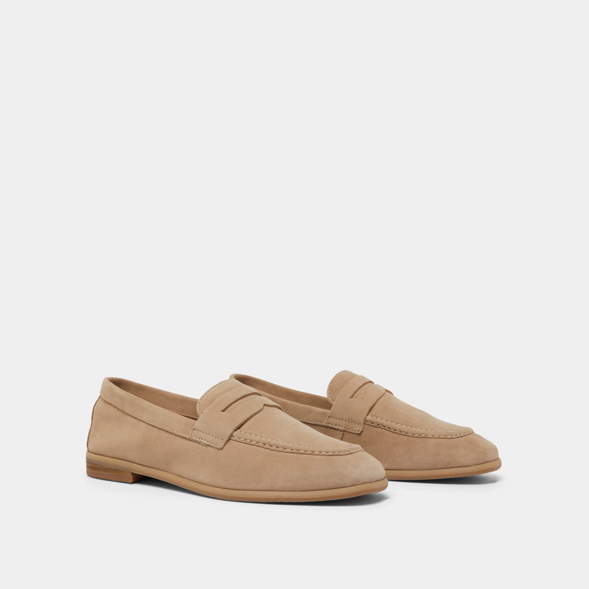 Loafers with flat heels and rounded toes in beige velvet | ACA