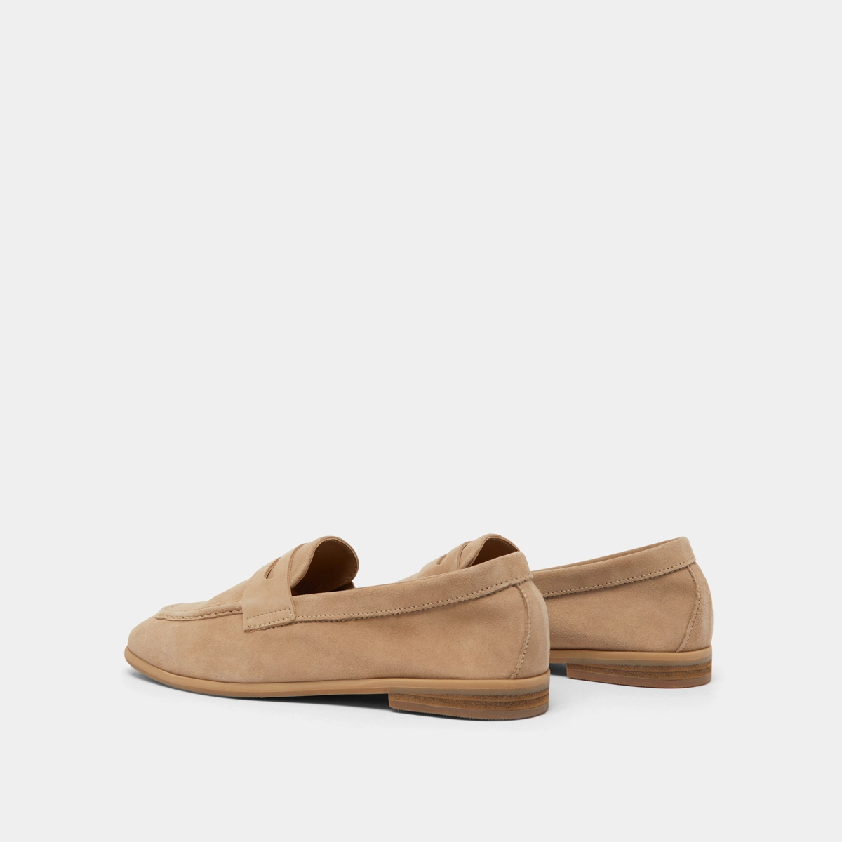 Loafers with flat heels and rounded toes in beige velvet | ACA