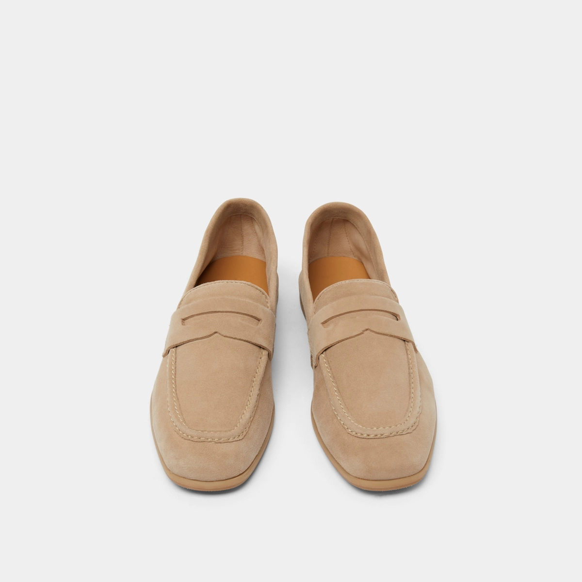 Loafers with flat heels and rounded toes in beige velvet | ACA
